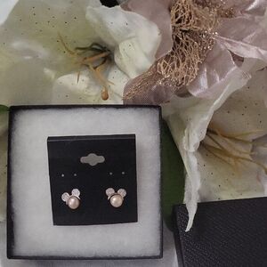 LOW START!!! Genuine Pearl Earrings New In an Adorable Design